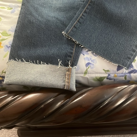 High Rise Capri Length Jeans - Picture 3 of 4